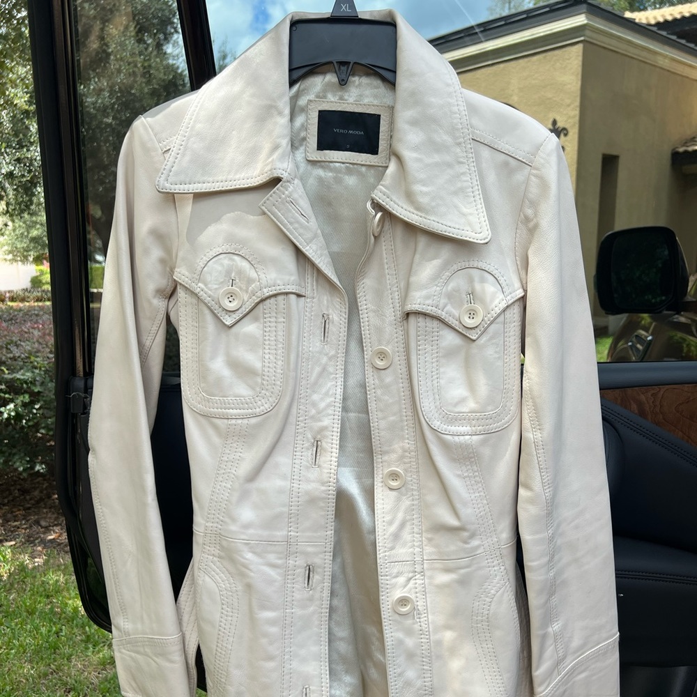 Vera Moda beautiful off cream colored leather jacket size small